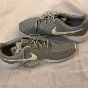 Nike Roshe One Men’s sneakers